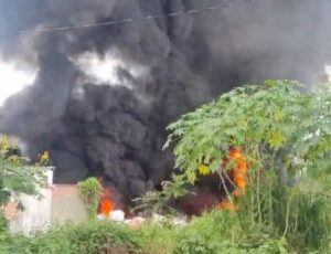 Urgente: grande incêndio atinge o bairro Tarumã; veja vídeos