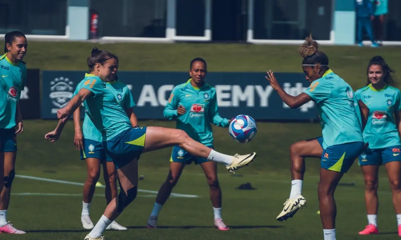 Futebol: seleção feminina entra em reta final de preparação para Paris