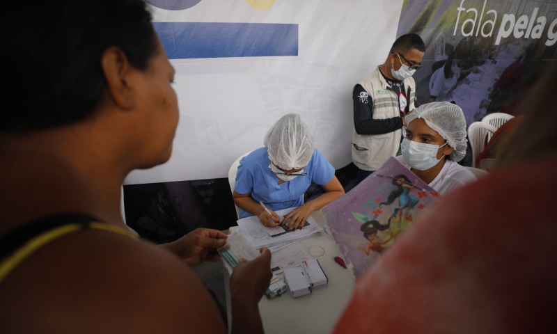 Programa Governo Presente oferta serviços de Cidadania, Saúde, Crédito e Lazer para moradores da zona leste de Manaus