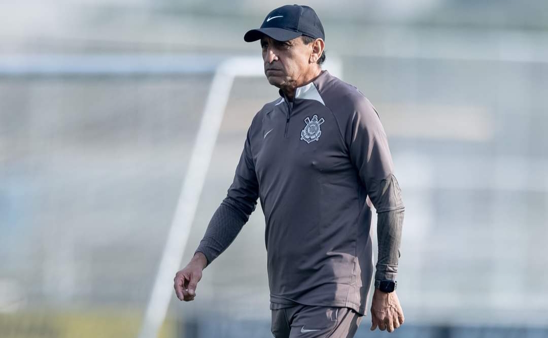 Corinthians oficializa Ramón Díaz como novo treinador