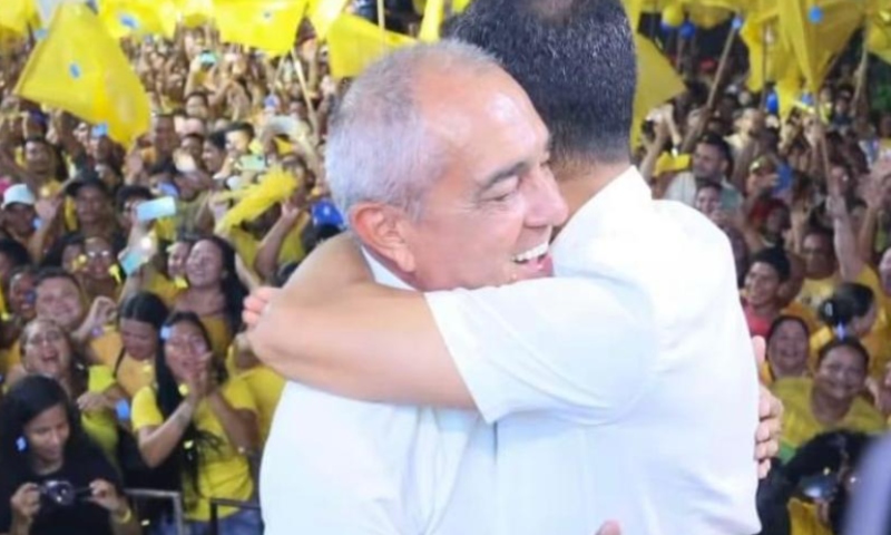 Mazzini lança pré-candidatura à prefeitura de Maués e leva multidão às ruas na terra do guaraná