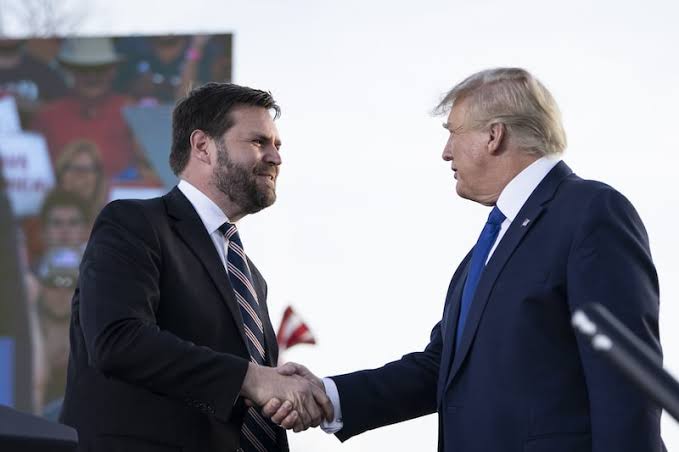 Saiba quem é J.D. Vance, o vice de Trump na corrida presidencial