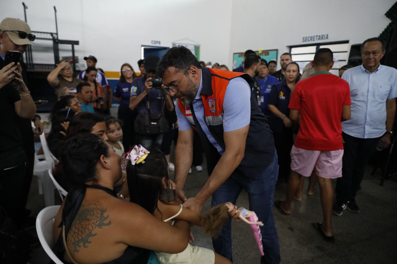 Governador Wilson Lima anuncia auxílio de R$ 30 mil para cada família atingida por incêndio em Nhamundá