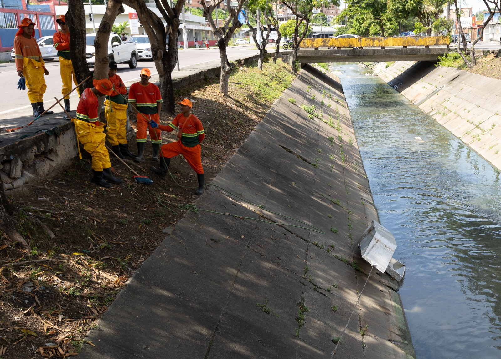 Romu recupera ecobarreira furtada em igarapé da zona Sul de Manaus