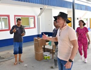 Prefeito David Almeida vistoria obras e serviços de pavimentação de ruas em Manaus