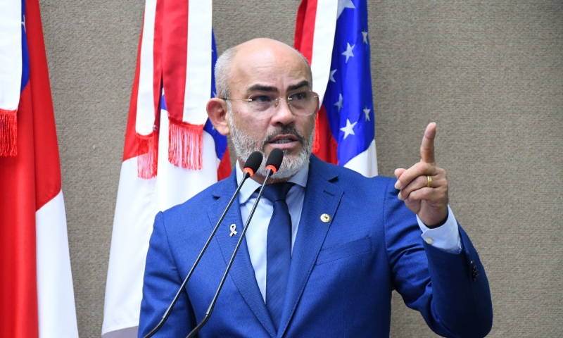 Moradora da Comunidade do Rio Arari, em Itacoatiara, cobra promessas do deputado Cabo Maciel; veja vídeo