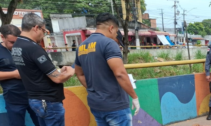 Vulgo ‘Loiro’ é esf4que4do até a m0rte no bairro Compensa; veja vídeos
