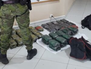 PF apreende 77kg de drogas em barco de Santo Antônio do Içá iria para Manaus