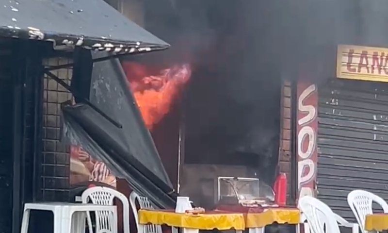 Incêndio atinge restaurante no Centro de Manaus; veja vídeos