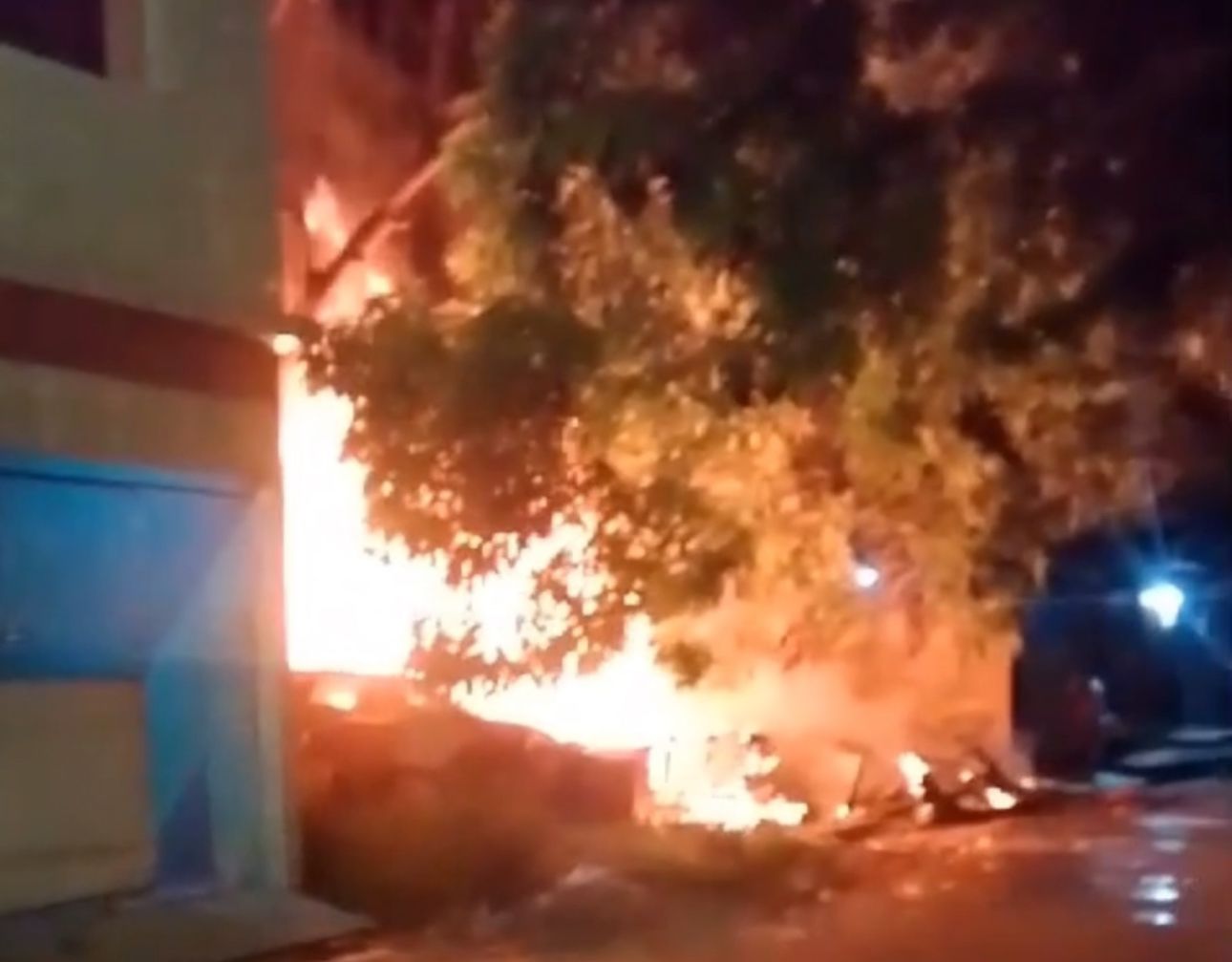 Incêndio destrói casa no Tancredo Neves