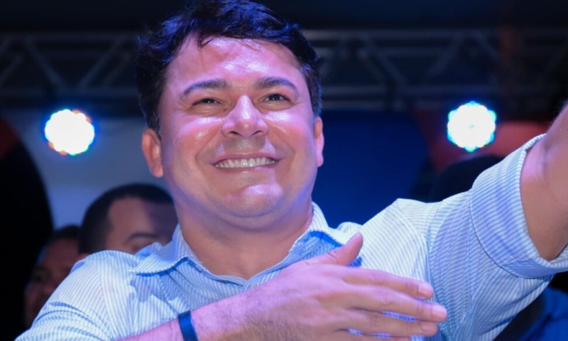Keitton Pinheiro anuncia pagamento da 1ª parcela do 13º salário para servidores de Coari
