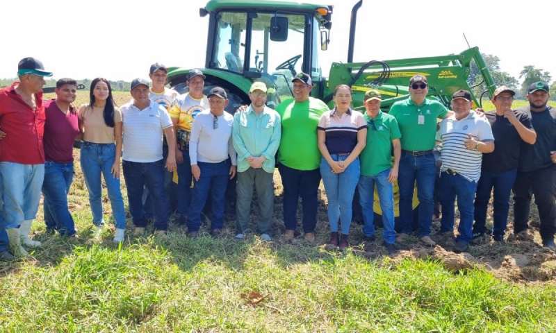 No recesso, Plínio Valério participa da entrega de obras e equipamentos financiados com suas emendas e percorre BR-319