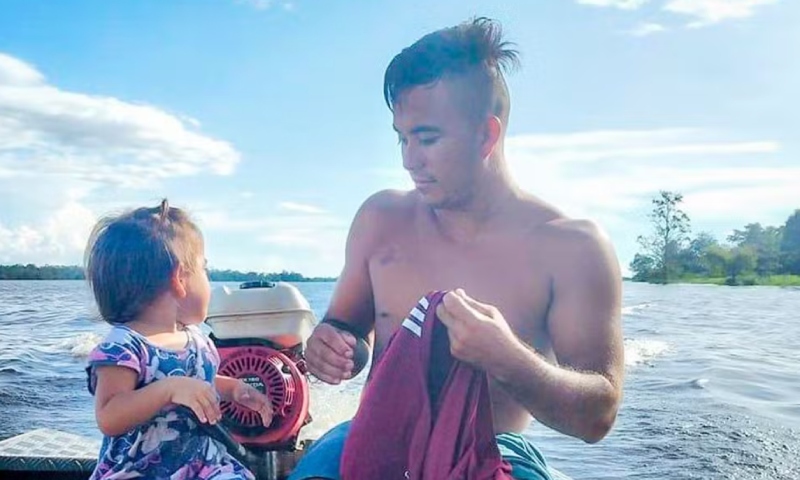 Bombeiros encerram buscas por pai e filha desaparecidos no Rio Amazonas após naufrágio