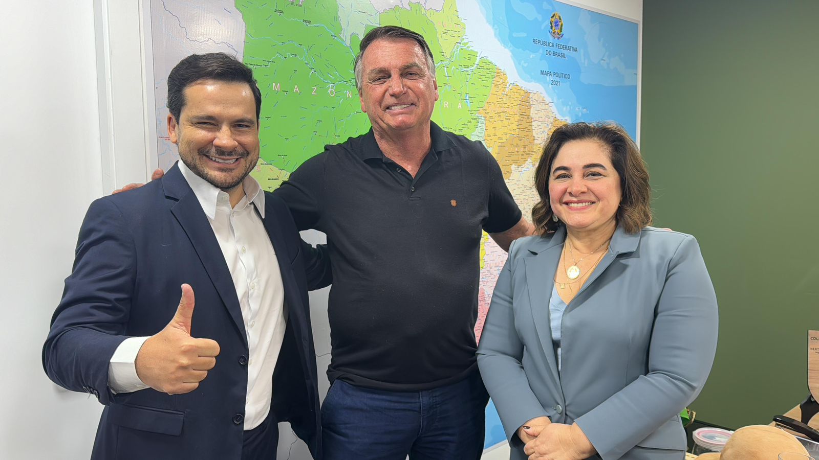 Bolsonaro une Alberto Neto e Maria do Carmo para fortalecer a direita em Manaus; veja vídeo