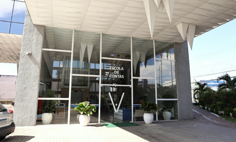 Escola de Contas do TCE-AM lança concurso sobre soluções de sustentabilidade na Amazônia