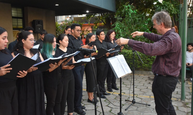 Madrigal Amazonas da UEA realiza espetáculos em homenagem ao poeta Mário Quintana e aos Beatles