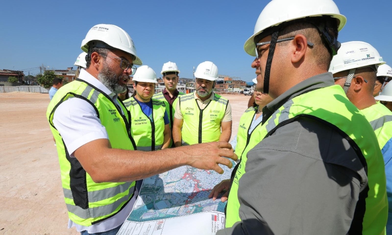 Governador Wilson Lima vistoria avanço das obras do primeiro conjunto habitacional da comunidade da Sharp