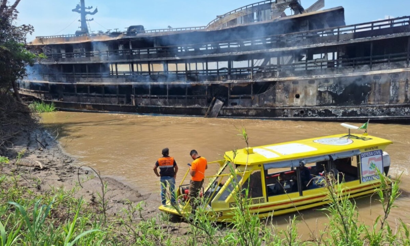 C0rpo é encontrado boiando em Alvarães; v1tima pode ter m0rr1do em incêndio de embarcação