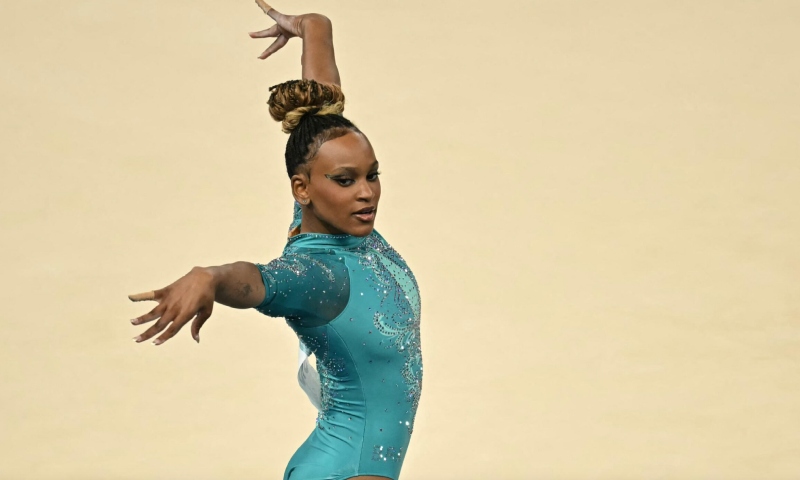 É ouro! Rebeca Andrade supera Simone Biles e fica com a medalha de ouro na final do solo em Paris 2024