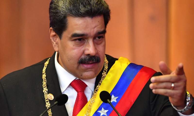 Maduro deleta WhatsApp ao vivo e faz campanha contra o aplicativo na Venezuela