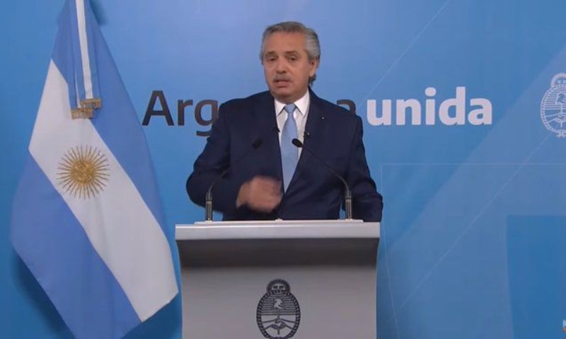 “Na esquerda tá liberado b4ter em mulher?”: Alberto Fernández é acusado de agr3dir a própria esposa