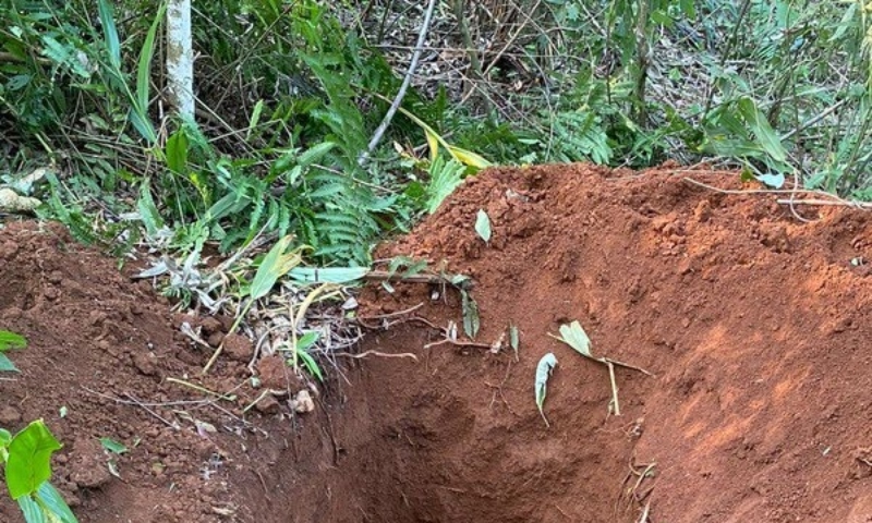 Mulher que cavou cova para ass4ss1nar o ex-marido é encontrada m0rta ao lado do buraco