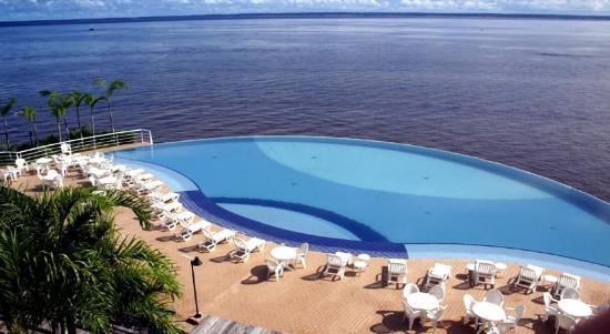 Denúncia: piscina do Tropical Executive vira ‘point’ de garotas de program4 em Manaus