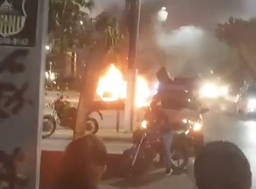 Urgente: carro pega fogo na avenida Efigênio Sales; veja vídeo