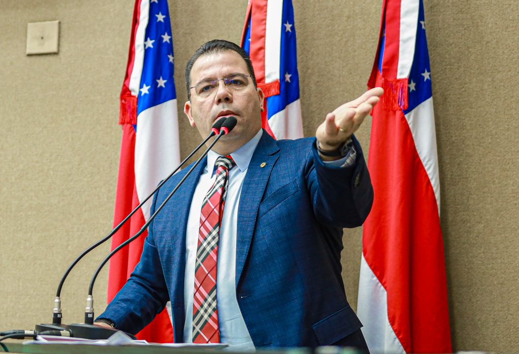 TRE-AM derruba liminar e deixa Wilker Barreto fora do primeiro debate eleitoral em Manaus