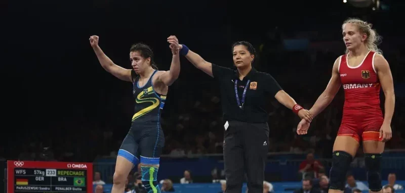 Giullia Penalber avança e luta pelo bronze no wrestling nesta sexta