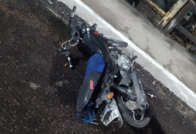 Grave acidente mat4 mototaxista e deixa passageiro ferid0 em Manaus