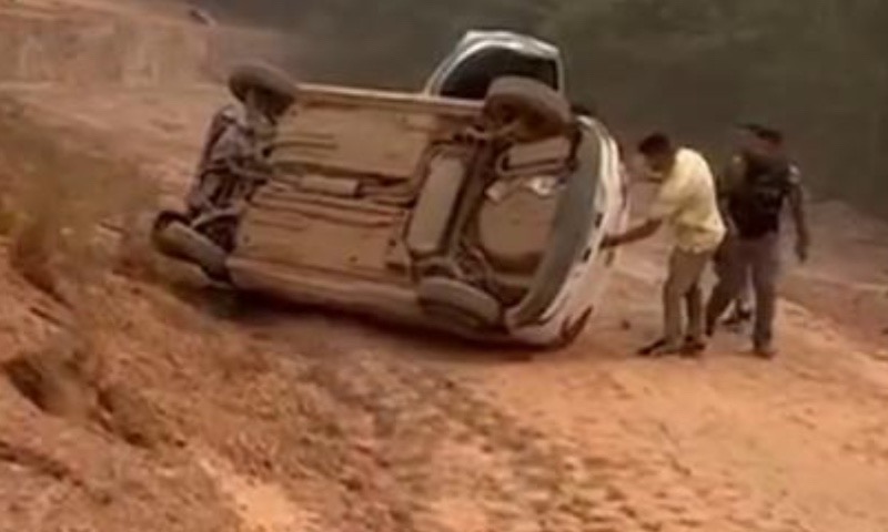 Carro capota após colisão na BR-319 neste domingo (11); veja vídeo