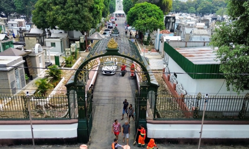Cemitérios de Manaus recebem 300 mil visitantes no Dia dos Pais