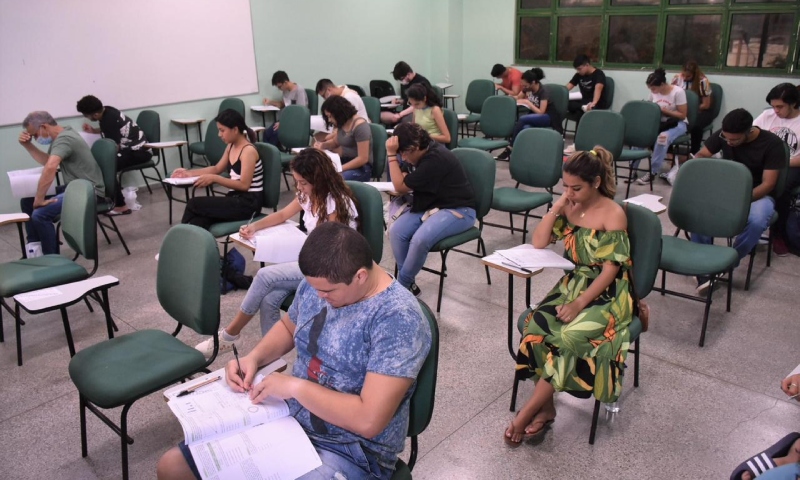 UEA divulgada lista dos beneficiados com isenção de pagamento para o Vestibular e SIS