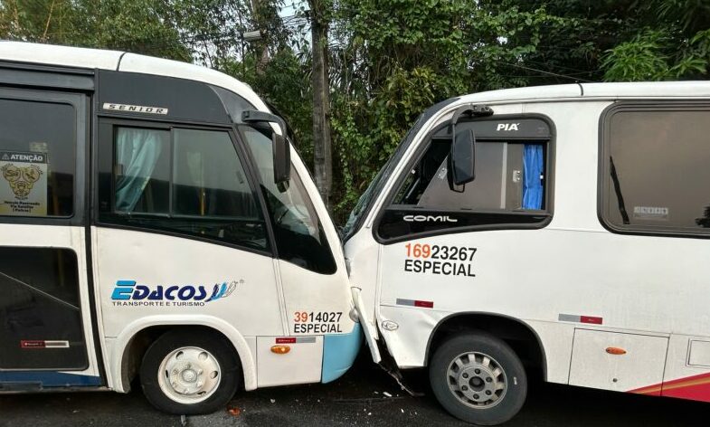 Acidente entre rotas do Distrito deixa feridos em Manaus