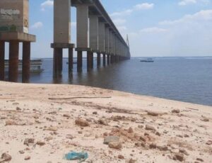 Rio Negro seca 1,90 metros em apenas 16 dias e estiagem severa ameaça Manaus