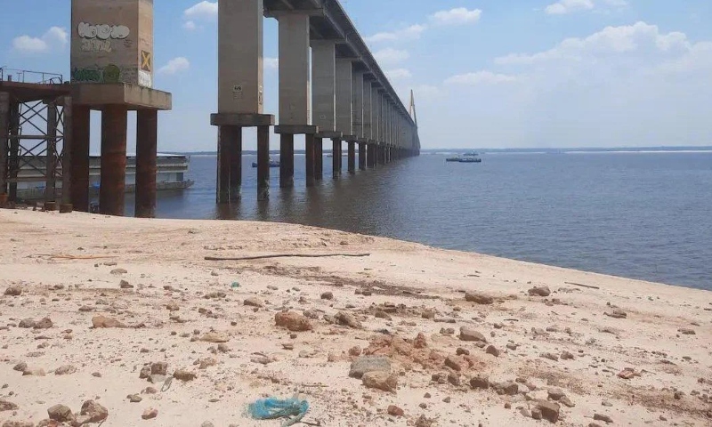 Rio Negro seca 1,90 metros em apenas 16 dias e estiagem severa ameaça Manaus