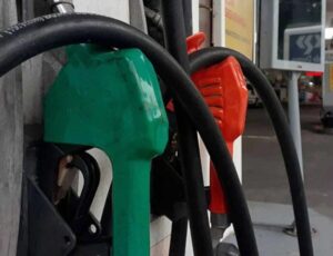 Gasolina atinge paridade ante mercado internacional e diesel tem defasagem de 4%, diz Abicom