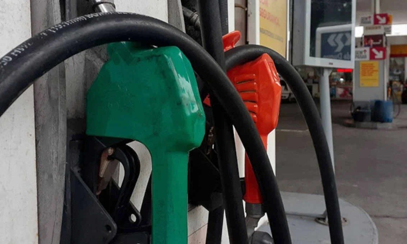 Gasolina atinge paridade ante mercado internacional e diesel tem defasagem de 4%, diz Abicom