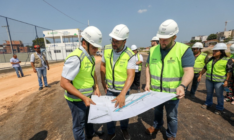 Governador Wilson Lima acompanha fase final de obras na ligação viária das avenidas Silves e Maués, na zona sul