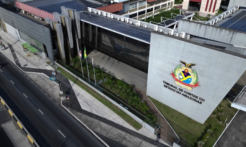 Presidente da Atricon ministra palestra no TCE-AM sobre transparência e controle social