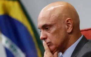 Juiz penaliza pais de adolescentes que associaram Alexandre de Moraes ao PCC; entenda