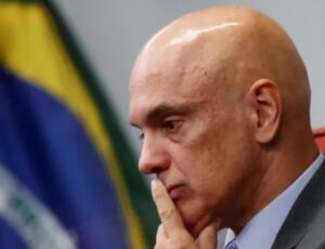 Juiz penaliza pais de adolescentes que associaram Alexandre de Moraes ao PCC; entenda