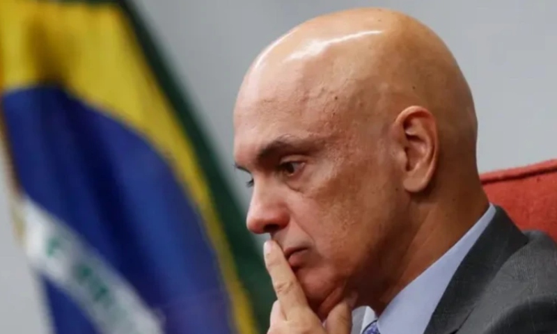 Juiz penaliza pais de adolescentes que associaram Alexandre de Moraes ao PCC; entenda