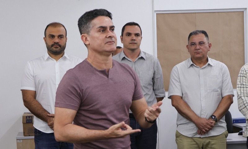 Prefeito David apresenta Célio Guedes como novo secretário da Semad