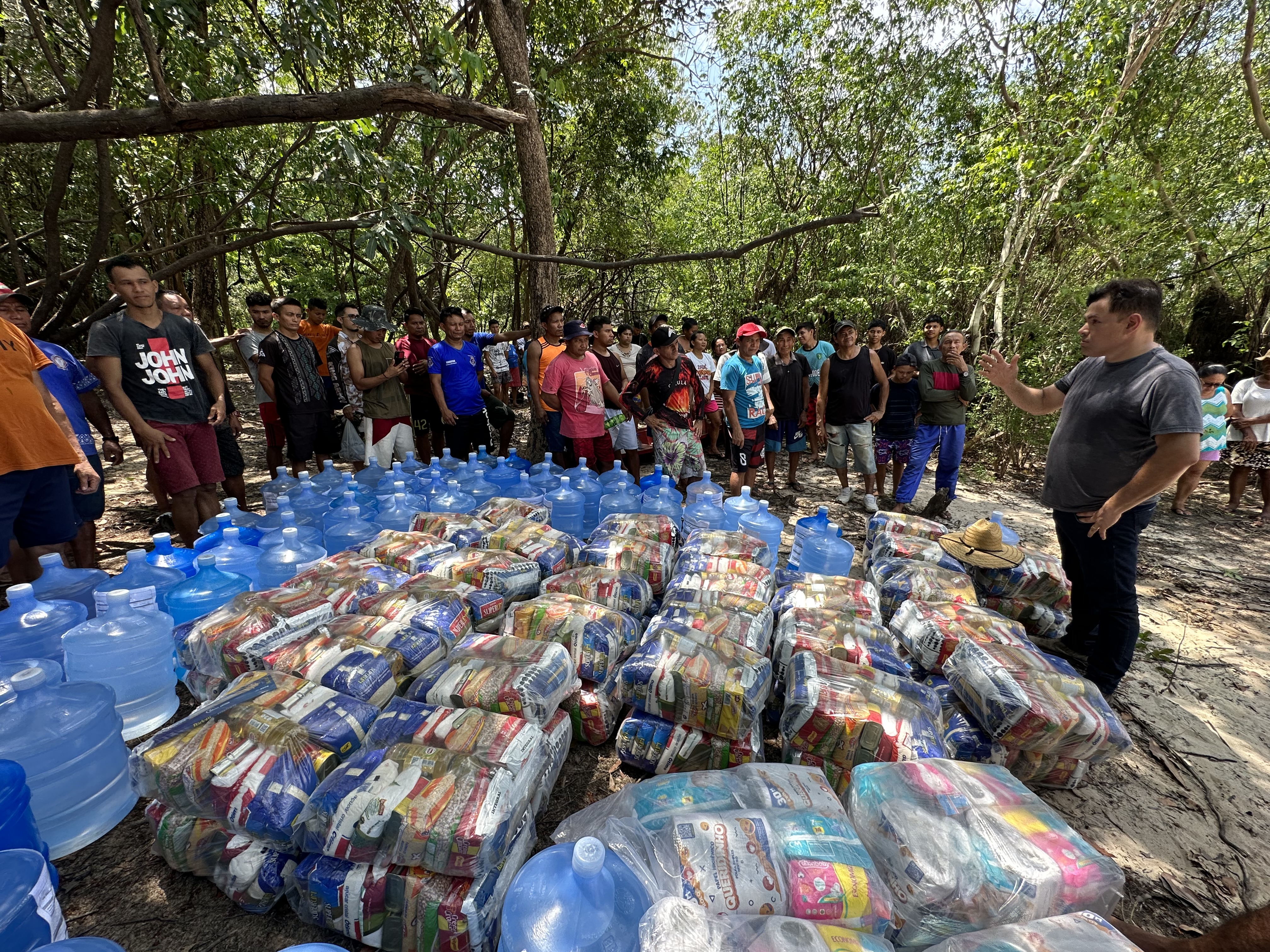 Prefeitura de Manaus se antecipa à estiagem e inicia abastecimento de alimentos em escolas ribeirinhas