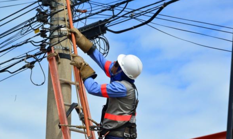 Oito bairros de Manaus ficarão sem energia nesta segunda-feira; confira quais são