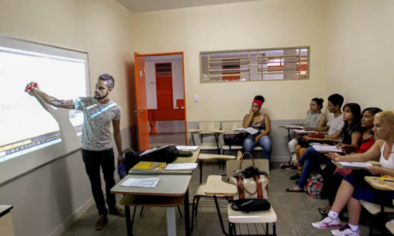 Pé-de-Meia: pagamento a novos beneficiários começa nesta segunda (26)