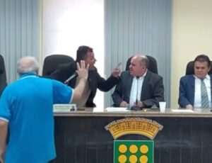 Tudo gravado: vereadores saem na poh4da durante sessão na Câmara Municipal; veja vídeo