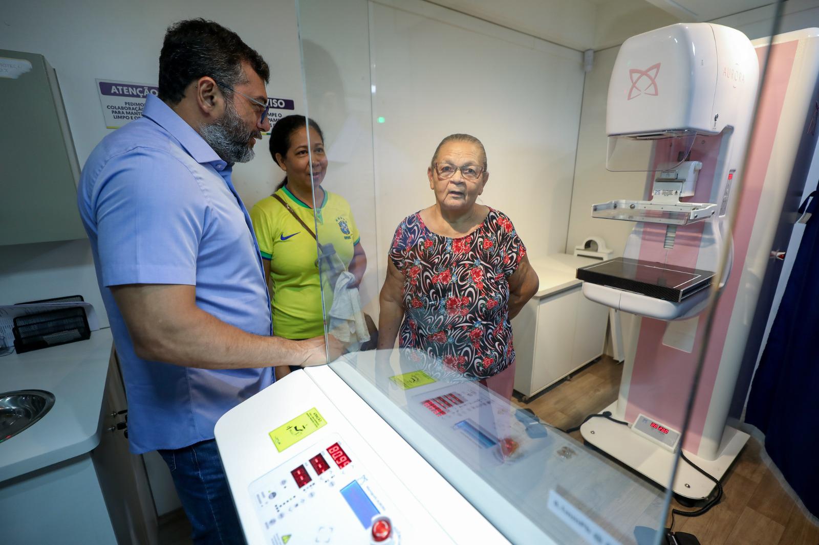 Governador Wilson Lima acompanha chegada de serviços da Carreta da Saúde no bairro Grande Vitória